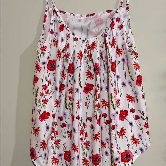 White and Red Smocked Pleated Tank Top - Picture 4 of 4